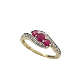 9CT YELLOW GOLD RUBY & DAIMOND FANCY RING
