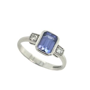 9CT WHITE GOLD TANZANITE & DIAMOND RING