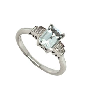9CT WHITE GOLD AQUA & DIAMOND RING