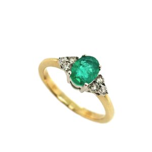 9CT YELLOW GOLD EMERALD & DIAMOND CLUSTER RING