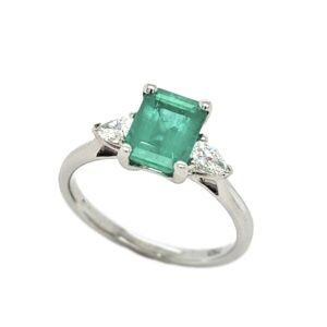 18CT WHITE GOLD EMERALD & DIAMOND THREE STONE RING