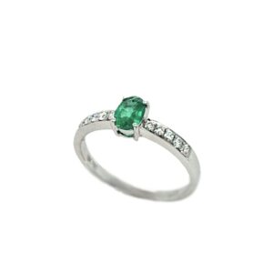 18CT WHITE GOLD EMERALD & DIAMOND RING