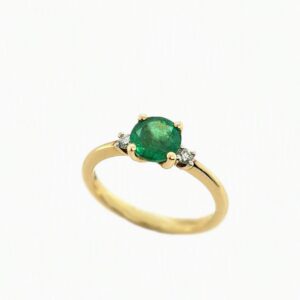 9CT YELLOW GOLD EMERALD & DIAMOND THREE STONE RING